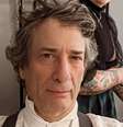 Obras adaptadas para TV foram canceladas em meio à polêmica envolvendo o escritor  Foto: @neilhimself via Instagram / Estadão