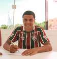  Foto: Leonardo Brasil/FFC - Legenda: Pablo Henrique assina primeiro contrato profissional da carreira pelo Fluminense / Jogada10