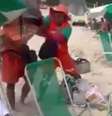 Briga entre vendedores de mate termina com um deles esfaqueado no Rio  Foto: Reprodução