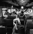 'O trem do diabo': migrantes voltam para o Nordeste em ferrovia que ligava São Paulo a Salvador  Foto: Claudia Andujar/Galeria Vermelho / BBC News Brasil