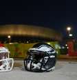 Capacetes de Kansas City Chiefs e Philadelphia Eagles diante do Superdome antes do Super Bowl 59  Foto: USA TODAY Sports via Reuters Connect / Reuters