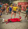 Fernanda Torres e tapete vermelho são ideias de fantasias para os blocos de rua  Foto: Reprodução/Instagram