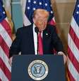 O presidente dos EUA, Donald Trump, fala durante o Café da Manhã de Oração Nacional anual, no Capitólio, em Washington  Foto: REUTERS/Kent Nishimura