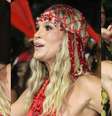 Carnaval 2025 vem aí! Flávia Alessandra alia transparência e crochê em look vermelho e evidencia corpo torneado; fotos!.  Foto: BrazilNews / Purepeople