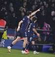 Foto: Divulgação / PSG - Legenda: Vitinha celebra o primeiro gol do PSG sobre o Monaco, que ele marcou cobrando falta / Jogada10