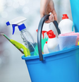 Mistura de produtos de limpeza pode gerar compostos tóxicos como a cloramina (NH2Cl)   Foto: natali_mis/Adobe Stock