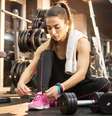 Alguns exercícios na academia podem ser feitos sem tênis  Foto: Bojan Milinkov | Shutterstock / Portal EdiCase