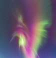 Aurora em formato de beija-flor é capturada no norte da Noruega  Foto: Mickael Coulon / Reprodução