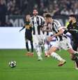  Foto: Valerio Pennicino/Getty Images - Legenda: McKennie (esq.) marcou um golaço na vitória da Juventus sobre o PSV / Jogada10