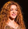O segredo do cabelo ondulado e volumoso de Shakira: produto de beleza da colombiana vende no Brasil e custa menos de R$ 100.  Foto: Getty Images / Purepeople