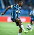  Foto: Lucas Uebel / Grêmio FBPA - Legenda: Edenilson teve nova oportunidade como titular do Grêmio após boas performances / Jogada10