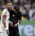 Neymar ao lado de Memphis durante clássico  Foto: MARCO GALVãO/Estadão Conteúdo