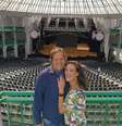 Atriz Adriana Birolli ao lado do noivo Ivan Zettel durante visita a Curitiba  Foto: Redes sociais / Reprodução