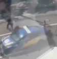 Homens atacam guardas civis com pedras e tijolos em Recife  Foto: Redes sociais / Reprodução