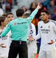 Bellingham, do Real Madrid, reage após receber cartão vermelho do árbitro Jose Munuera   Foto: REUTERS/Vincent West TPX IMAGENS DO DIA