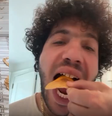 Benny Blanco dá banheira recheada de queijo para Selena Gomez  Foto: Reprodução/Instagram