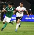 Gustavo Gómez e Calleri em clássico entre Palmeiras e São Paulo  Foto: Estadão Conteúdo/VINICIUS NUNES