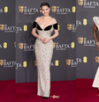 Demi Moore, Selena Gomez e Cynthia Erivo no BAFTA 2025  Foto: Reprodução/Getty Images / Manequim