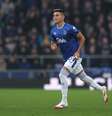  Foto: Lewis Storey/Getty Images - Legenda: Alcaraz em jogo pelo Everton na Premier League / Jogada10