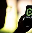 Rumble funciona de forma parecida ao YouTube  Foto: Getty Images / BBC News Brasil
