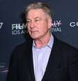 Alec Baldwin revelou que sofre de estresse pós-traumático  Foto: Olivia Wong/Getty Images