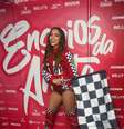 Anitta se veste à la Fórmula 1 para os Ensaios  Foto: AgNews
