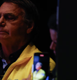 O ex-presidente da República Jair Messias Bolsonaro chora atrás do palco durante a exibição de um vídeo feito pela sua família no encerramento do seminário  Foto: WILTON JUNIOR