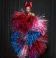 De 'zumbi punk' a 'pompom ambulante', Sabrina Sato brilha em noite de ensaio e Baile da Vogue com looks icônicos.  Foto: Divulgação, Hick Duarte / Gabriela Schmidt / Purepeople