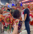 Lorenzo Pazolini acompanhando desfile no Sambão do Povo  Foto: Redes sociais / Reprodução