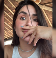 Influenciadora Maria Venture exibe aliança do noivado com a cantora Yasmin Santos nas redes sociais.   Foto: Reprodução/Instagram @mariaventure