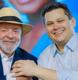 Embusca de apoio político no Congresso e no Amapá, Lula faz acenos a presidente do Senado, Davi Alcolumbre e defende pesquisas sobre petróleo no Estado  Foto: Ricardo Stuckert/Presidência da República / BBC News Brasil