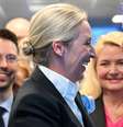 Alice Weidel, que é candidata a chenceler federal da AfD, abraça Björn Höcke, líder da AfD na Turíngia que é classificado como extremista de direita  Foto: DW / Deutsche Welle