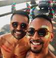 Eduardo, à frente da foto, sairá pela terceira vez de Porto Alegre para curtir o Carnaval do Rio de Janeiro com amigos.  Foto: Arquivo pessoal