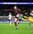  Foto: Shaun Botterill/Getty Images - Legenda: Haaland garante vitória do Manchester City sobre o Tottenham / Jogada10