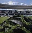  Foto: Vitor Silva/Botafogo - Legenda: Gramado do Estádio Nilton Santos, do Botafogo, é artificial / Jogada10