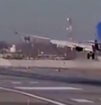 Avião precisou arremeter para evitar colisão com jato em pista de aeroporto nos EUA  Foto: Reprodução