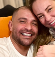 Paolla Oliveira e Diogo Nogueira com um dos cachorros de estimação  Foto: Reprodução/Instagram