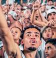 Torcedores do Santos FC reclamaram nas redes sociais sobre esquema de compra de ingressos  Foto: Divulgação/Santos FC/Reprodução/X