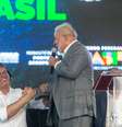 Tarcísio e Lula em evento para anúncio da construção do túnel viário entre Santos e Guarujá em fevereiro de 2024  Foto: Taba Benedicto/Estadão / Estadão