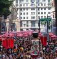 Foliões durante carnaval de rua em SP em anos anteriores.  Foto: Taba Benedicto/Estadão - 12/02/2024 / Estadão
