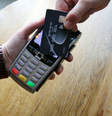 Além de ser uma solução altamente eficaz, a capinha bloqueadora de NFC pode ser encontrada por um valor extremamente acessível  Foto: iStock