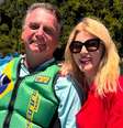 Val Marchiori com Jair Bolsonaro em Angra dos Reis: socialite quer entrevistá-lo em seu podcast  Foto: Reprodução/@valmarchiori