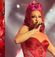Gloria Groove se desequilibra e cai do palco durante show no Carnaval do Recife  Foto: Reprodução/ Instagram / Contigo