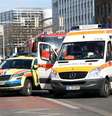 Ambulâncias estacionadas perto do local do atropelamento em Mannheim  Foto: Reuters / BBC News Brasil