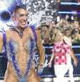 Lore Improta leva tombo em desfile da Viradouro; musa passa perrengue com fantasia de 130 mil cristais e costeiro de 15 kg.  Foto: Iwi Onodera/ Brazil News / Purepeople
