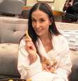 Com muita batata frita! Filha mostra como Demi Moore 'superou' derrota no Oscar  Foto: Reprodução/Instagram/@buuski