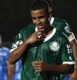  Foto: Fábio Menotti / Palmeiras - Legenda: Jogadores do Palmeiras festejam gol na fácil vitória sobre o Blooming / Jogada10