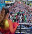 Ivete arrasta multidão com seu bloco Coruja em Salvador   Foto: Márcio Reis/AgNews