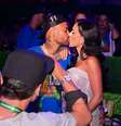 3/03 - Neymar e Bruna Biancardi se beijam em camarote   Foto: Leo Franco/AgNews