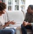 Escolher o profissional da forma correta beneficia o tratamento  Foto: Prostock-studio | Shutterstock / Portal EdiCase